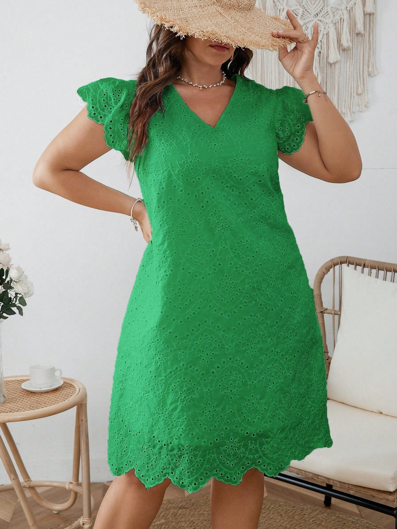 Vestido feminino bordado com forro Leticia. Plus Size