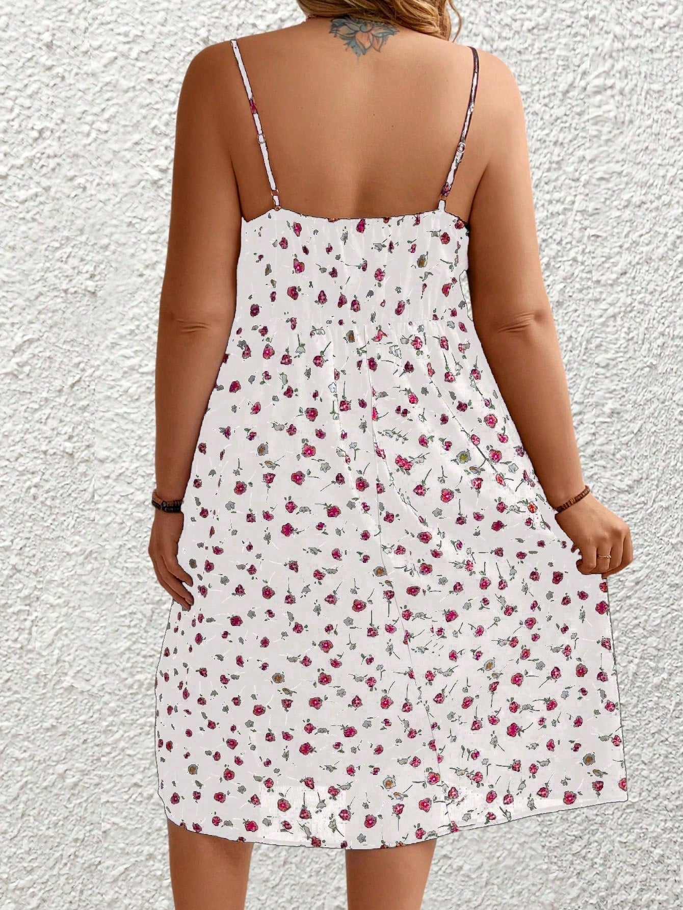 Vestido feminino estampado de alças finas Antonia. Plus Size