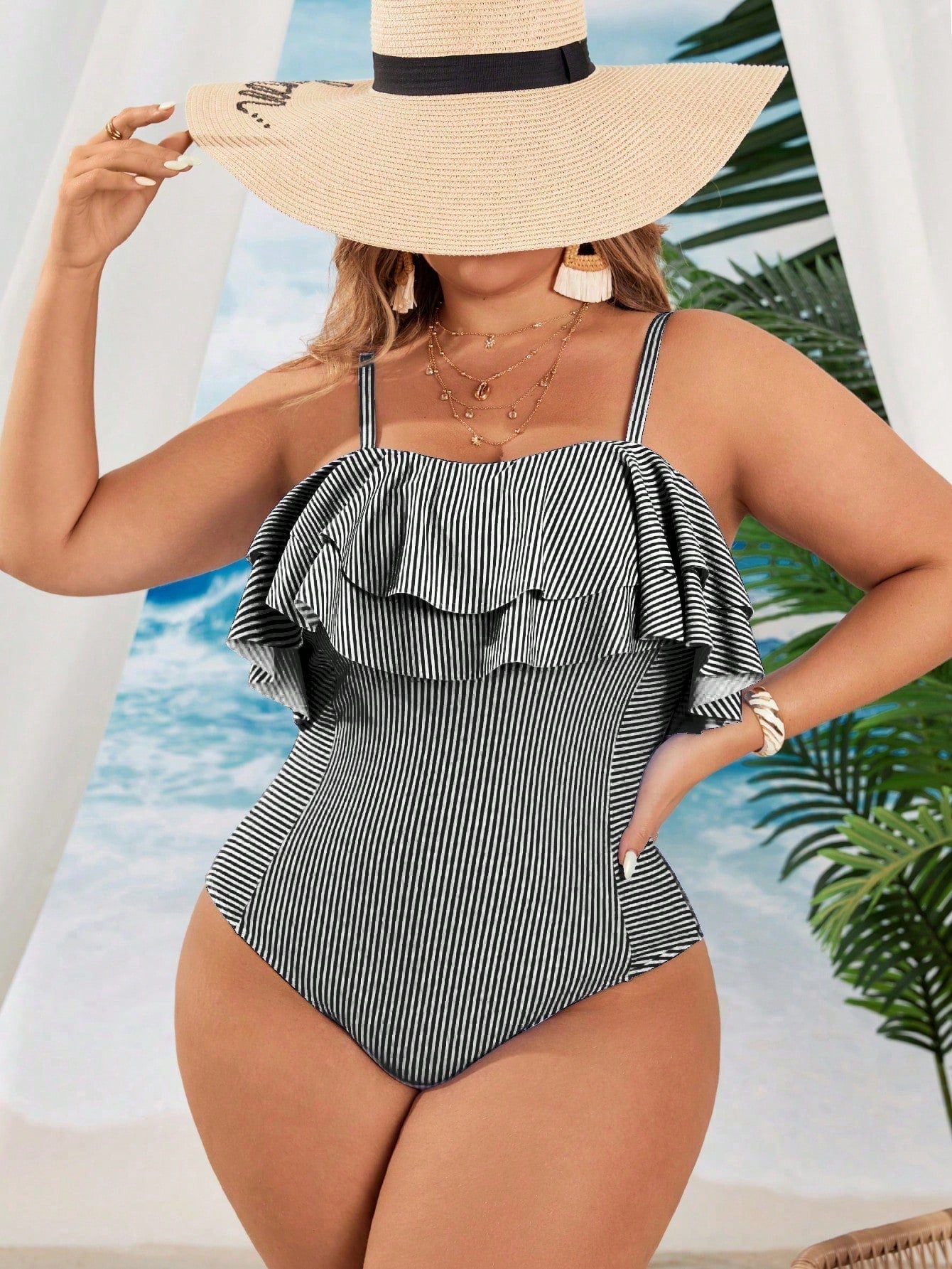 Maiô feminino listrado com babado Alondra. Plus Size