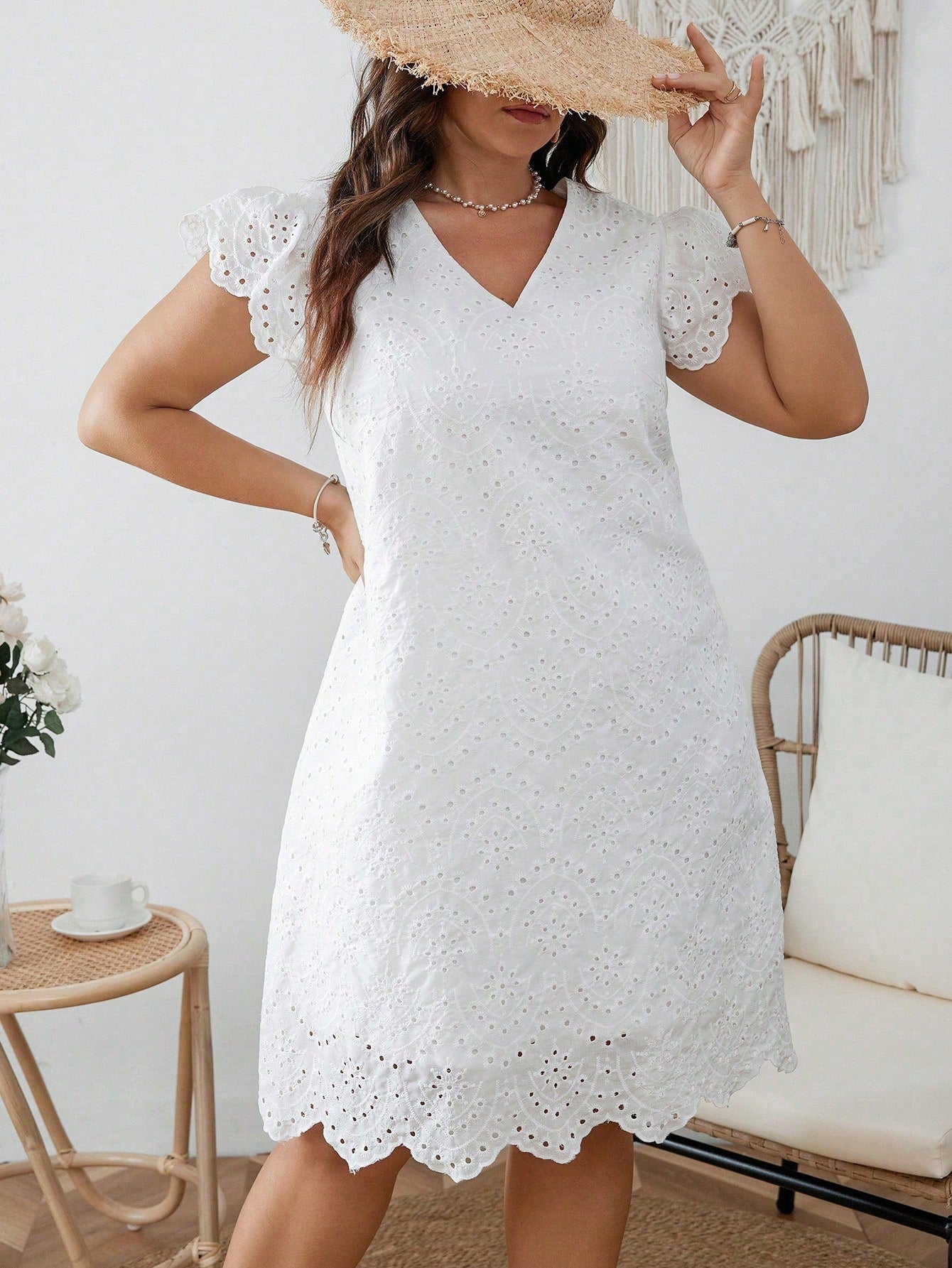 Vestido feminino bordado com forro Leticia. Plus Size